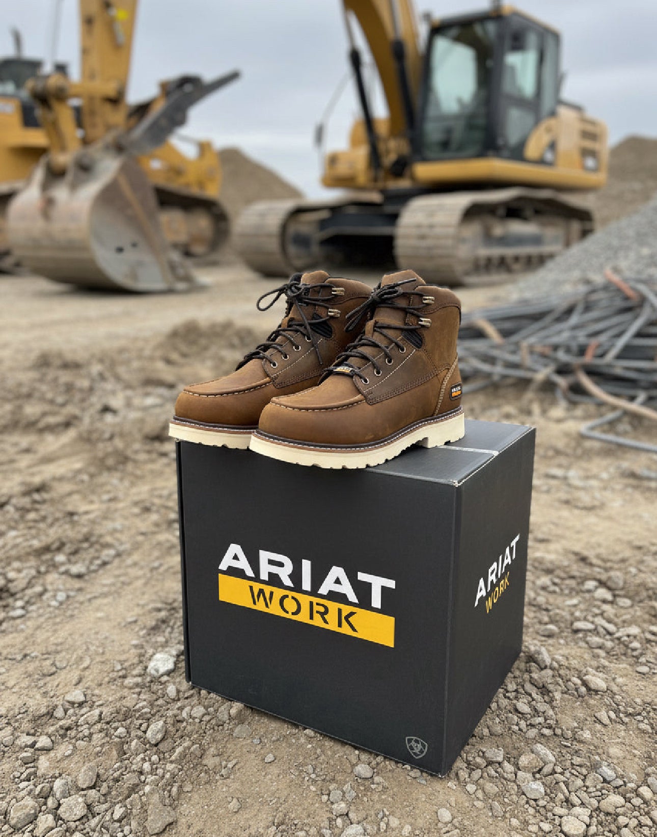 Ariat (M) Distressed Brown Boot
